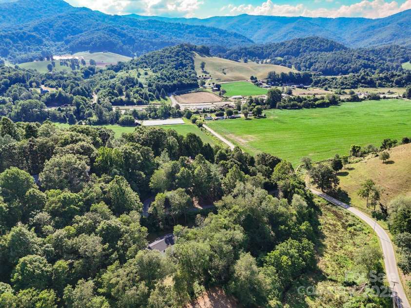 131 Acorn Lane, Waynesville, NC 28785.  MLS# CAR4269994, YatesRealty ID 25524. 