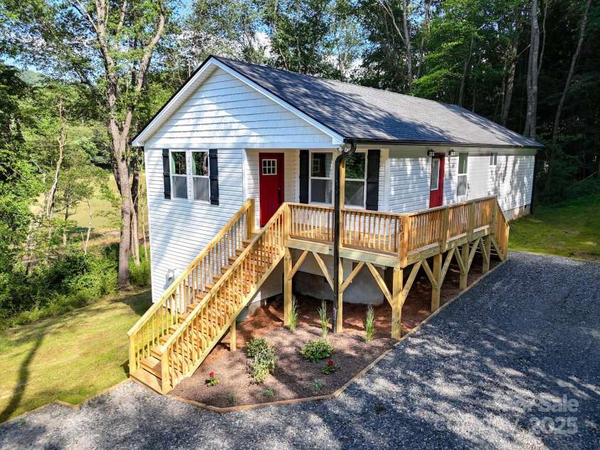 131 Acorn Lane, Waynesville, NC 28785.  MLS# CAR4269994, YatesRealty ID 25524. 