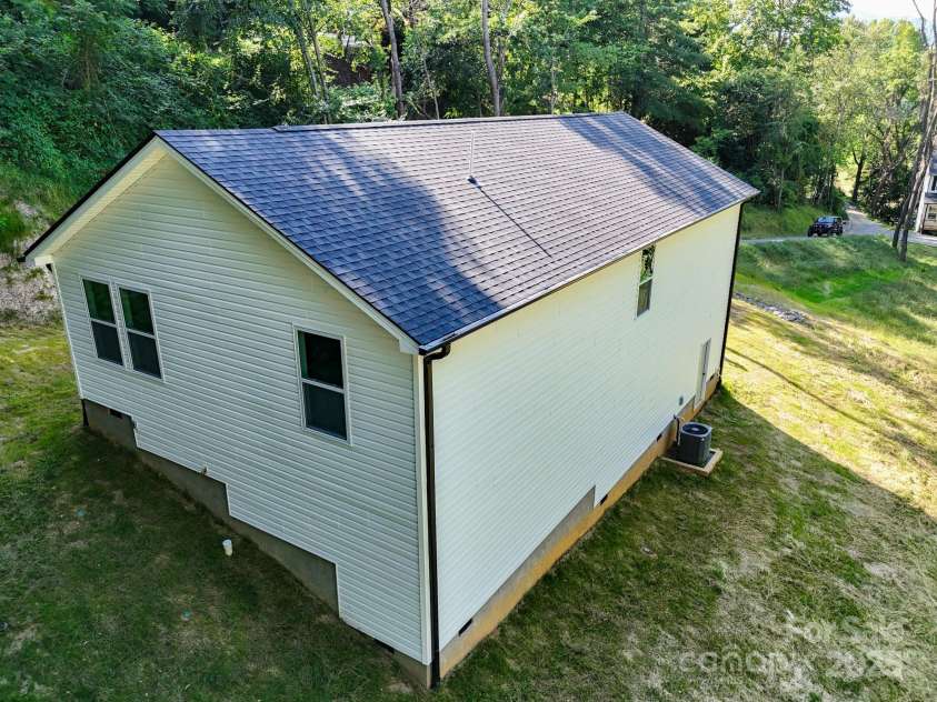 131 Acorn Lane, Waynesville, NC 28785.  MLS# CAR4269994, YatesRealty ID 25524. 