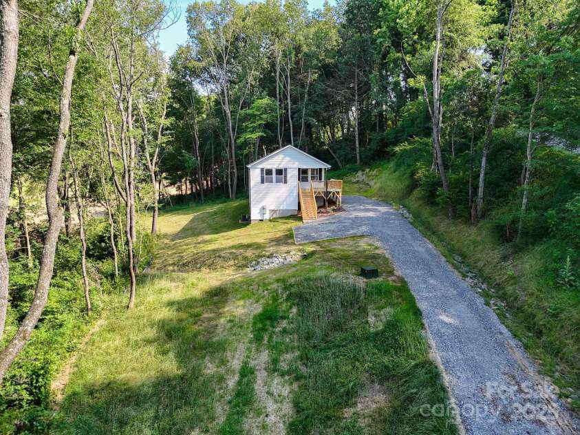 131 Acorn Lane, Waynesville, NC 28785.  MLS# CAR4269994, YatesRealty ID 25524. 