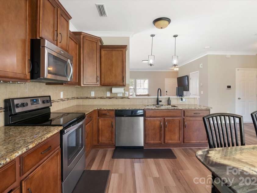 1628 Fitchburg Court, Charlotte, NC 28214.  MLS# CAR4276225, YatesRealty ID 25525. Granite Counter Tops!
