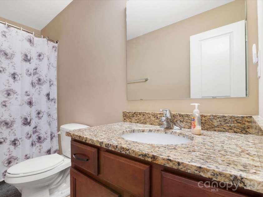 1628 Fitchburg Court, Charlotte, NC 28214.  MLS# CAR4276225, YatesRealty ID 25525. Spacious hall bath for the secondary bedrooms!