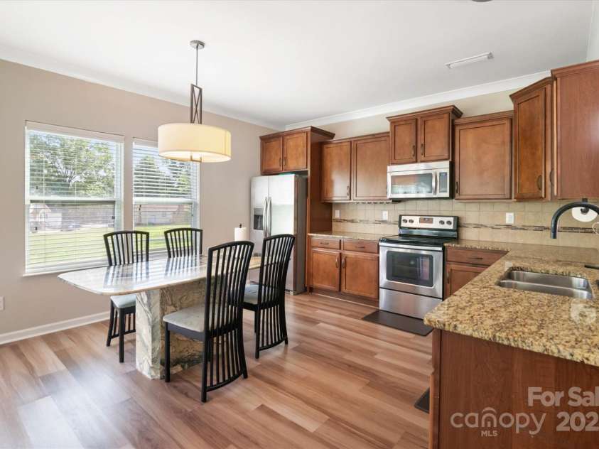 1628 Fitchburg Court, Charlotte, NC 28214.  MLS# CAR4276225, YatesRealty ID 25525. Stainless steel appliances!