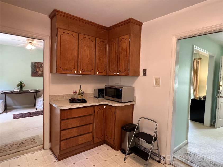 5938 Sharon Road, Charlotte, NC 28210.  MLS# CAR4279719, YatesRealty ID 25526. 