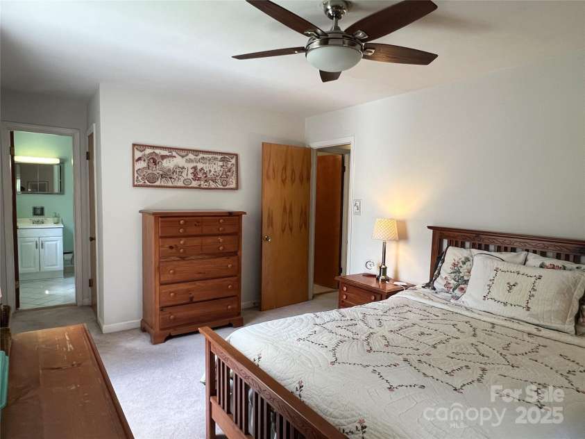 5938 Sharon Road, Charlotte, NC 28210.  MLS# CAR4279719, YatesRealty ID 25526. 