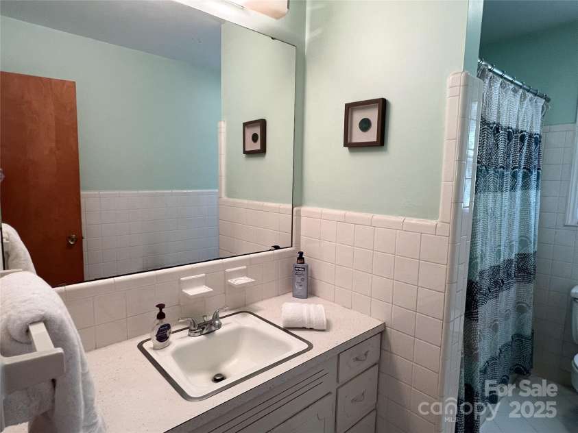 5938 Sharon Road, Charlotte, NC 28210.  MLS# CAR4279719, YatesRealty ID 25526. 