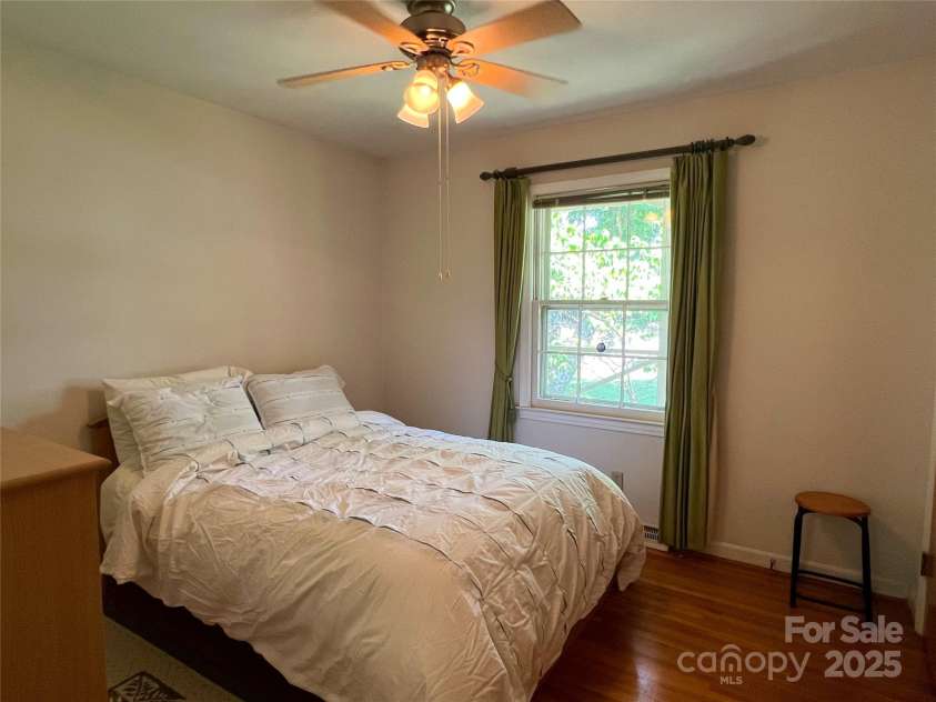 5938 Sharon Road, Charlotte, NC 28210.  MLS# CAR4279719, YatesRealty ID 25526. 