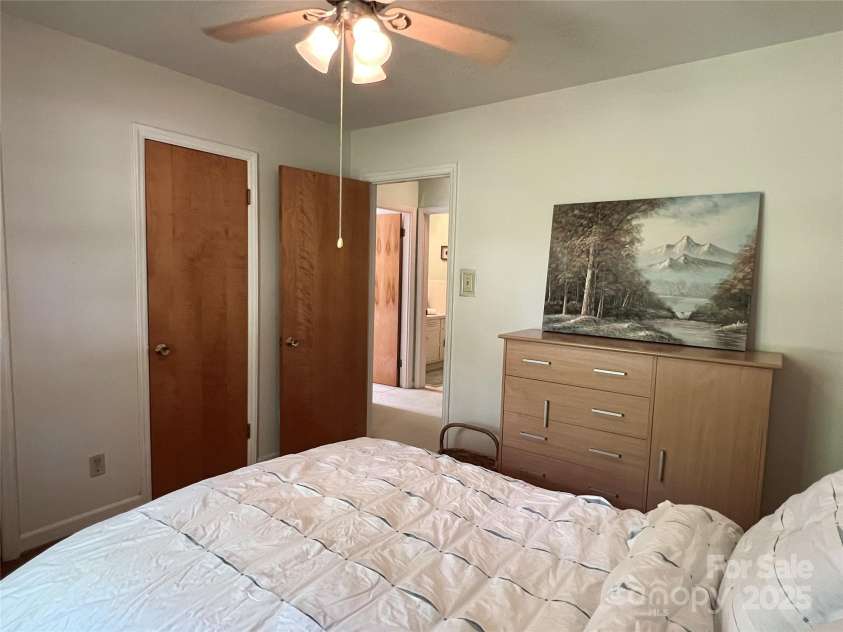 5938 Sharon Road, Charlotte, NC 28210.  MLS# CAR4279719, YatesRealty ID 25526. 