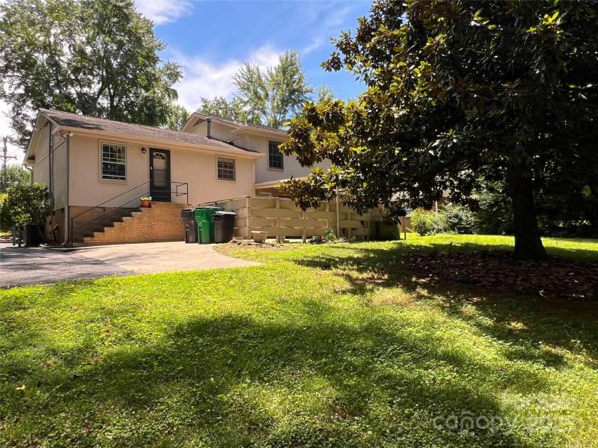 5938 Sharon Road, Charlotte, NC 28210.  MLS# CAR4279719, YatesRealty ID 25526. 