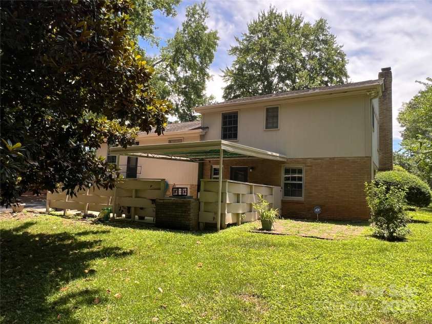5938 Sharon Road, Charlotte, NC 28210.  MLS# CAR4279719, YatesRealty ID 25526. 