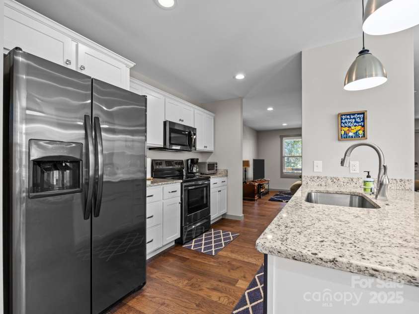 10 Hi Alta Avenue, Asheville, NC 28806.  MLS# CAR4237535, YatesRealty ID 25528. 