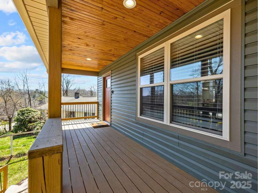 10 Hi Alta Avenue, Asheville, NC 28806.  MLS# CAR4237535, YatesRealty ID 25528. 