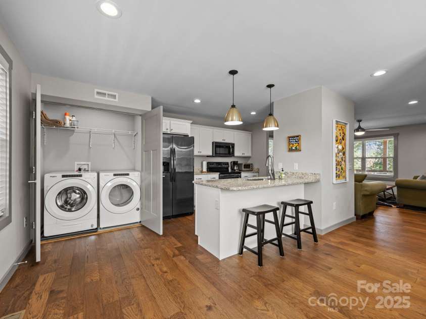 10 Hi Alta Avenue, Asheville, NC 28806.  MLS# CAR4237535, YatesRealty ID 25528. 