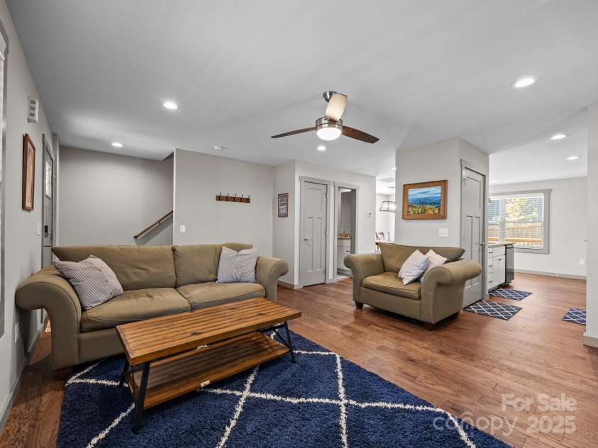 10 Hi Alta Avenue, Asheville, NC 28806.  MLS# CAR4237535, YatesRealty ID 25528. 