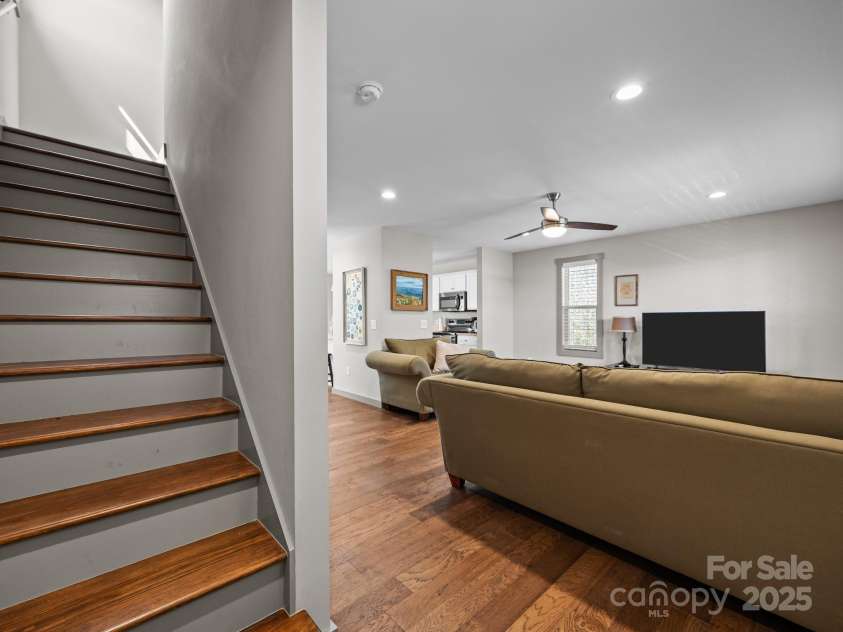 10 Hi Alta Avenue, Asheville, NC 28806.  MLS# CAR4237535, YatesRealty ID 25528. 