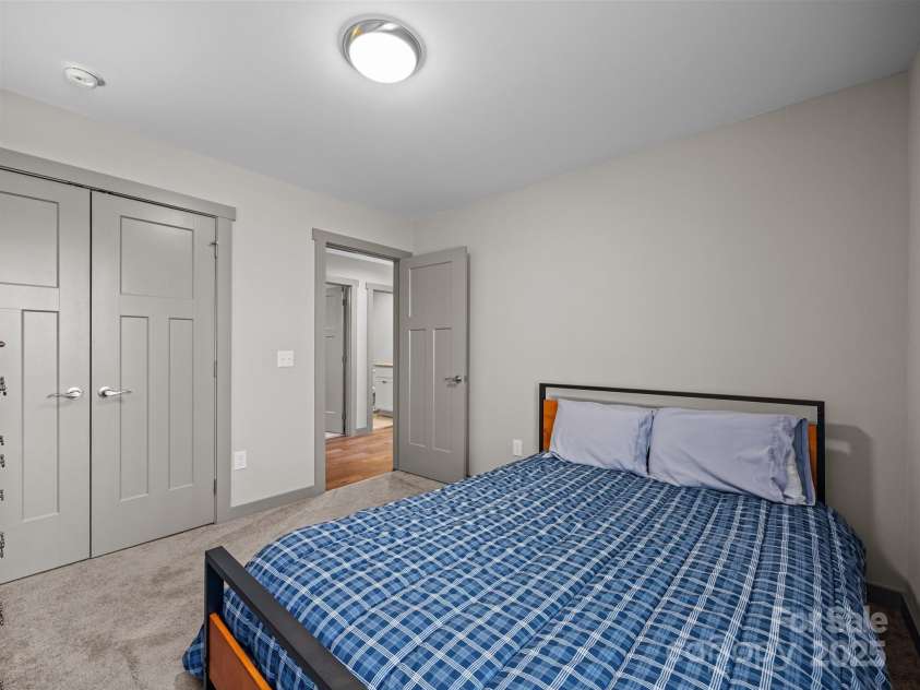 10 Hi Alta Avenue, Asheville, NC 28806.  MLS# CAR4237535, YatesRealty ID 25528. 