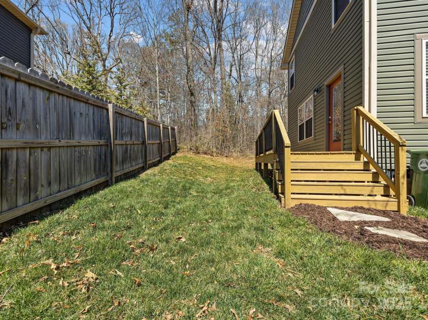 10 Hi Alta Avenue, Asheville, NC 28806.  MLS# CAR4237535, YatesRealty ID 25528. 