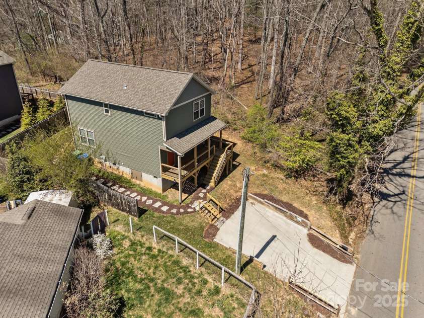 10 Hi Alta Avenue, Asheville, NC 28806.  MLS# CAR4237535, YatesRealty ID 25528. 