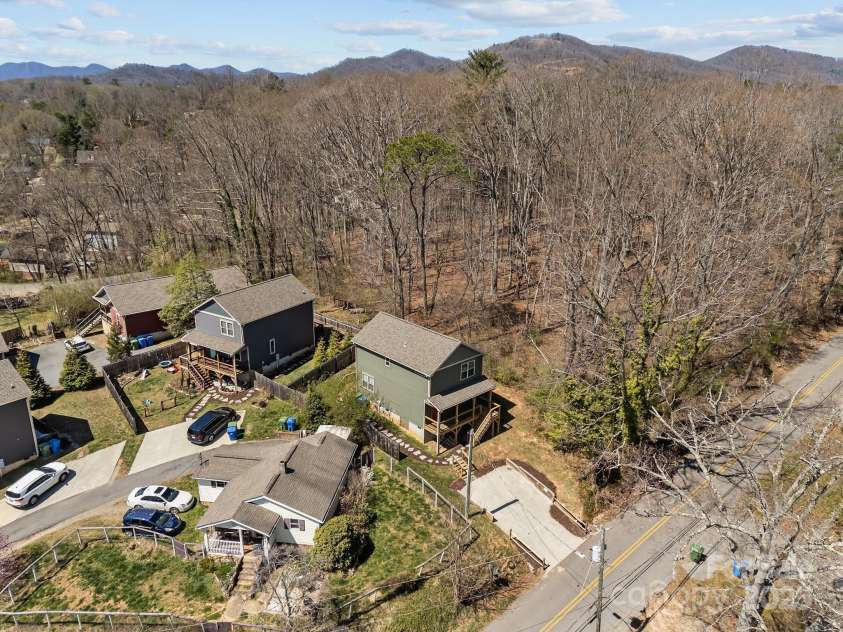 10 Hi Alta Avenue, Asheville, NC 28806.  MLS# CAR4237535, YatesRealty ID 25528. 