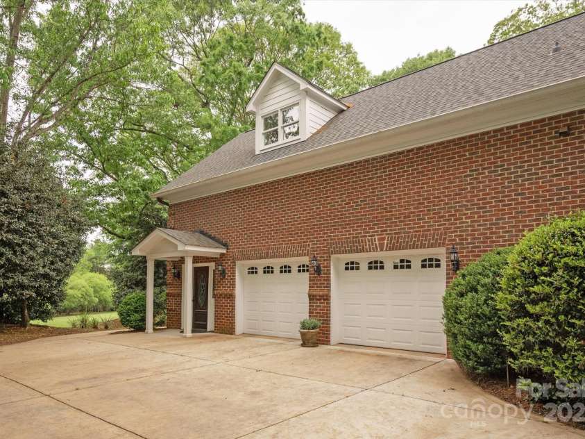 12048 Royal Portrush Drive, Charlotte, NC 28277.  MLS# CAR4254234, YatesRealty ID 25529. 