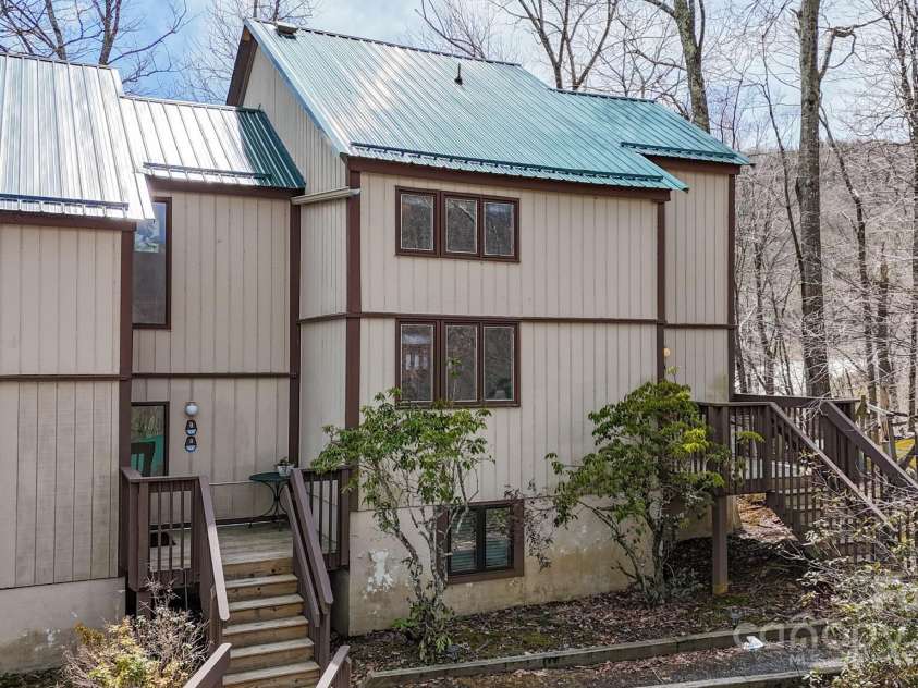 1443 Sugar Mountain Drive, Sugar Mountain, NC 28604.  MLS# CAR4122060, YatesRealty ID 2553. 