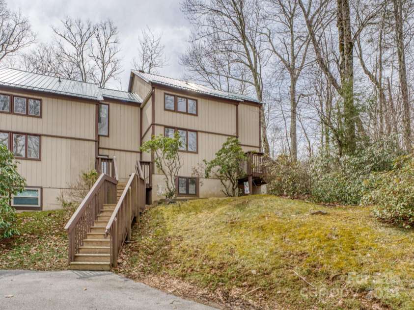 1443 Sugar Mountain Drive, Sugar Mountain, NC 28604.  MLS# CAR4122060, YatesRealty ID 2553. 