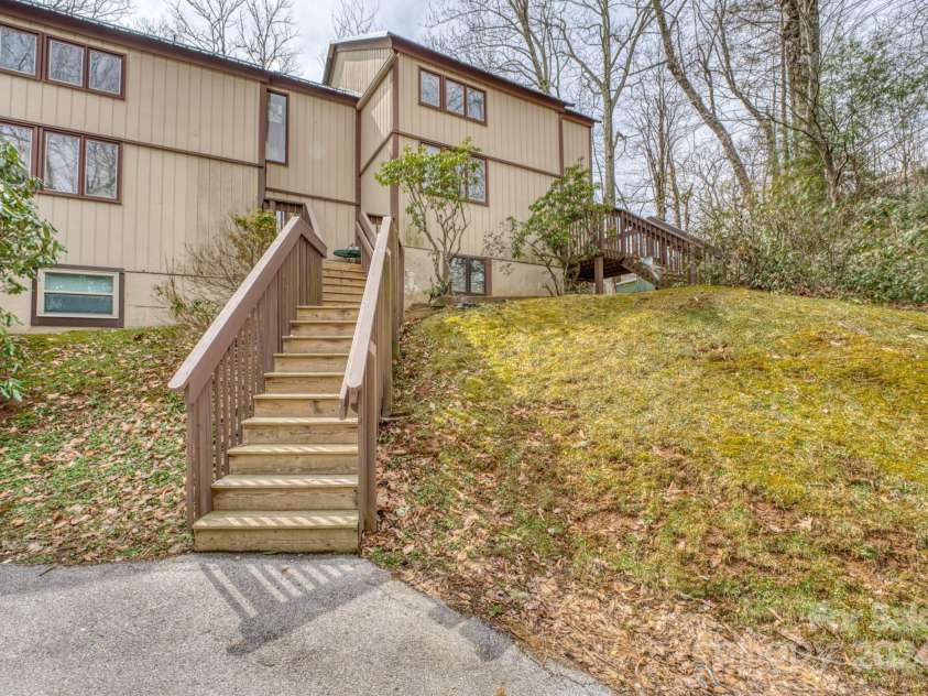1443 Sugar Mountain Drive, Sugar Mountain, NC 28604.  MLS# CAR4122060, YatesRealty ID 2553. 