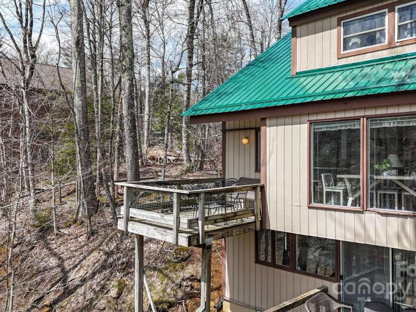 1443 Sugar Mountain Drive, Sugar Mountain, NC 28604.  MLS# CAR4122060, YatesRealty ID 2553. 