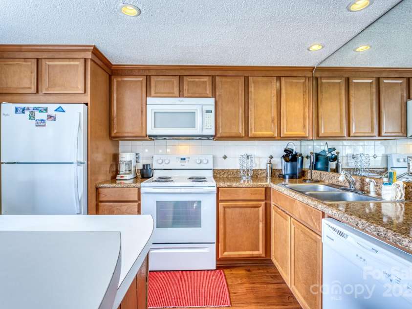 1443 Sugar Mountain Drive, Sugar Mountain, NC 28604.  MLS# CAR4122060, YatesRealty ID 2553. Kitchen