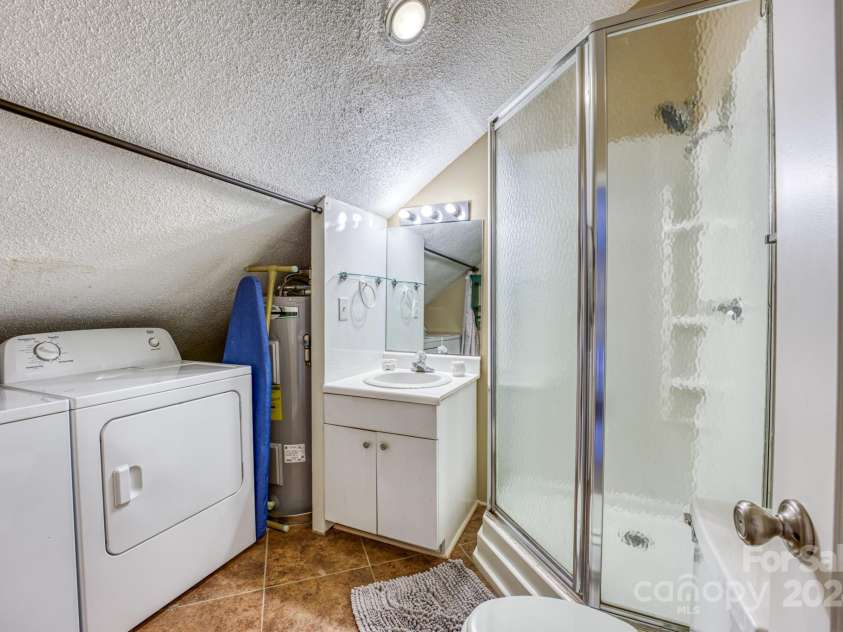 1443 Sugar Mountain Drive, Sugar Mountain, NC 28604.  MLS# CAR4122060, YatesRealty ID 2553. Primary bathroom and washer and dryer