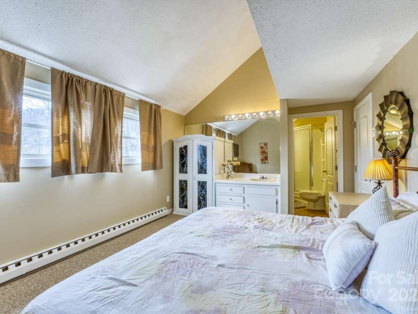 1443 Sugar Mountain Drive, Sugar Mountain, NC 28604.  MLS# CAR4122060, YatesRealty ID 2553. Primary bedroom