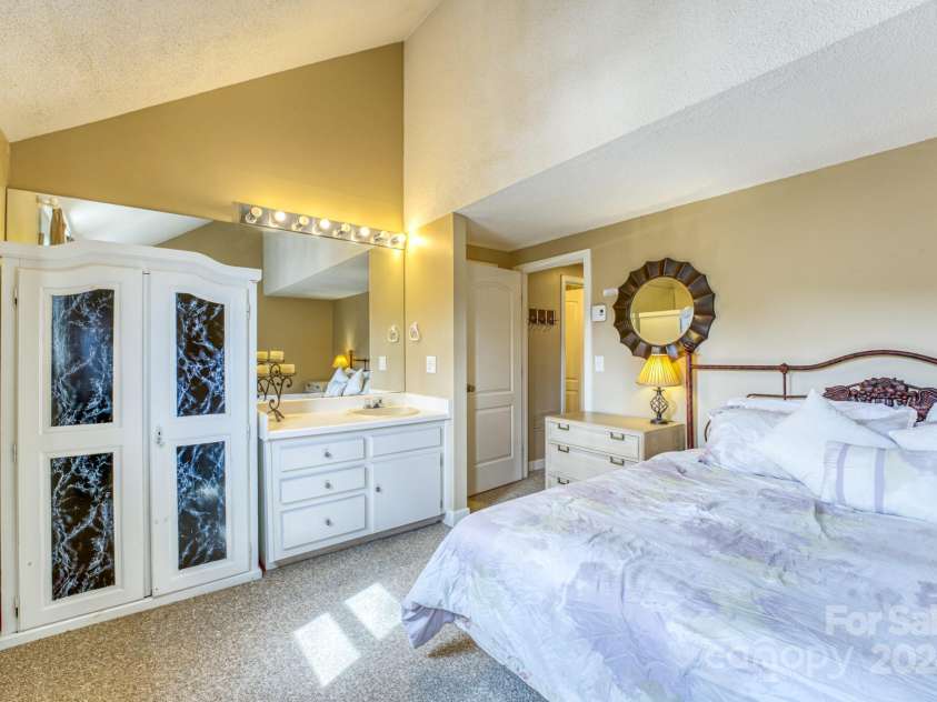 1443 Sugar Mountain Drive, Sugar Mountain, NC 28604.  MLS# CAR4122060, YatesRealty ID 2553. Primary bedroom