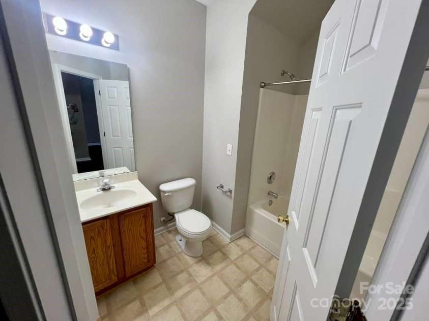 2150 Winthrop Chase Drive, Charlotte, NC 28212.  MLS# CAR4273410, YatesRealty ID 25532. 