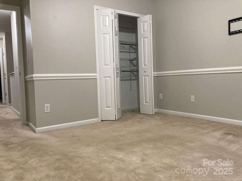 2150 Winthrop Chase Drive, Charlotte, NC 28212.  MLS# CAR4273410, YatesRealty ID 25532. 