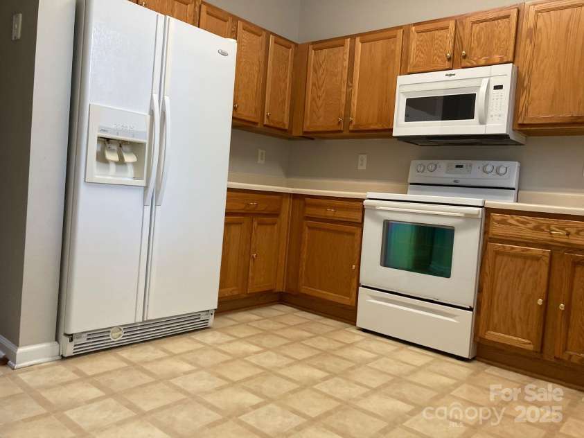 2150 Winthrop Chase Drive, Charlotte, NC 28212.  MLS# CAR4273410, YatesRealty ID 25532. 
