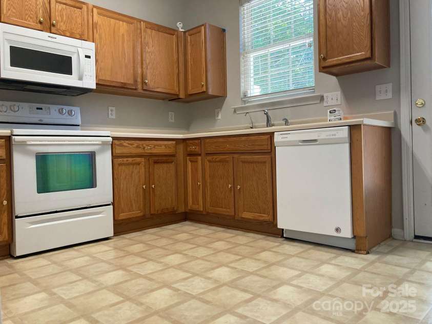 2150 Winthrop Chase Drive, Charlotte, NC 28212.  MLS# CAR4273410, YatesRealty ID 25532. 