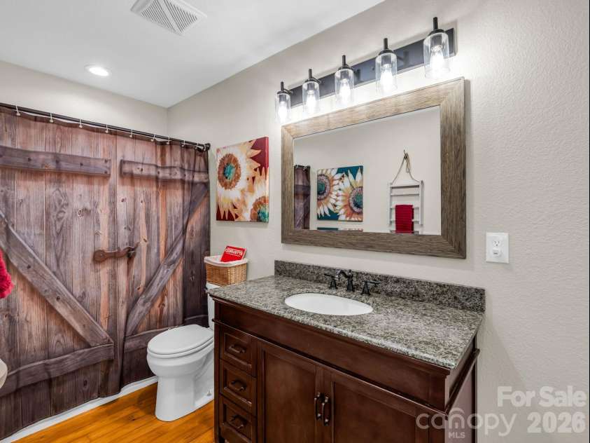360 Shadow Lane, Green Mountain, NC 28740.  MLS# CAR4381079, YatesRealty ID 25534. Bathroom #2