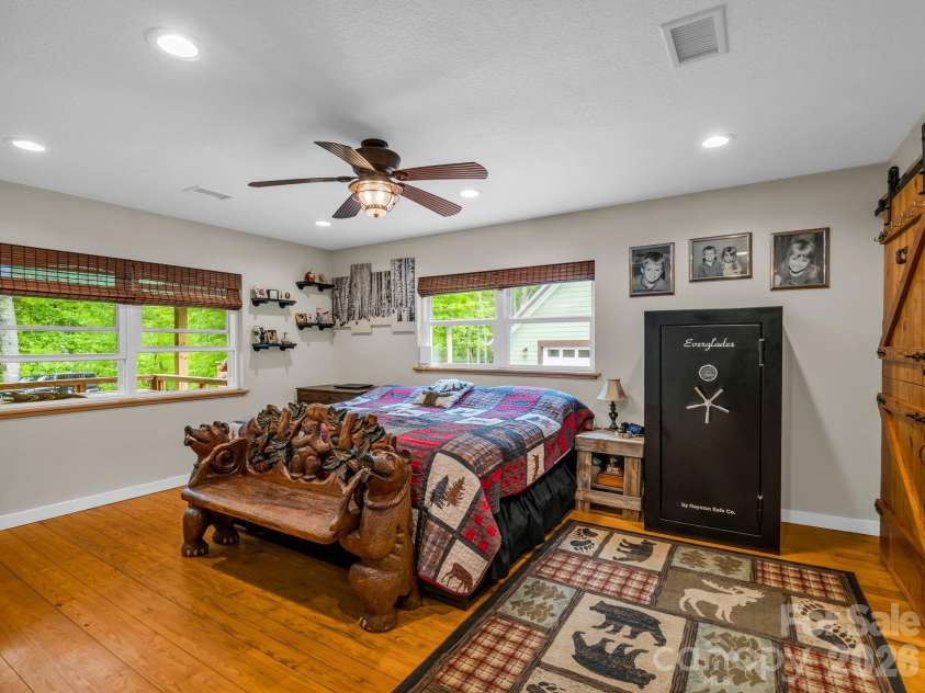 360 Shadow Lane, Green Mountain, NC 28740.  MLS# CAR4381079, YatesRealty ID 25534. Ensuite bedroom #1