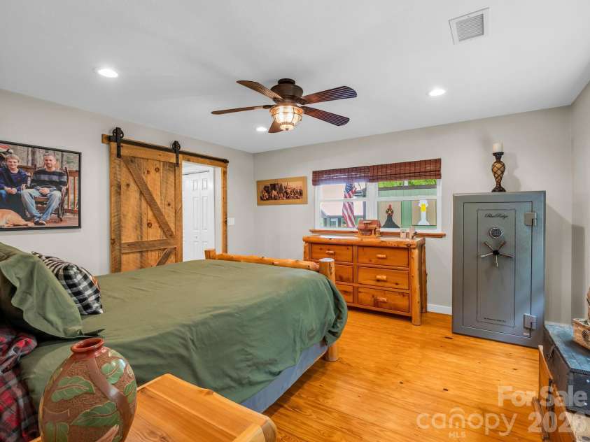 360 Shadow Lane, Green Mountain, NC 28740.  MLS# CAR4381079, YatesRealty ID 25534. Ensuite bedroom #2
