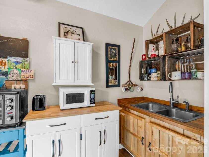 360 Shadow Lane, Green Mountain, NC 28740.  MLS# CAR4381079, YatesRealty ID 25534. Kitchen in guest lodge