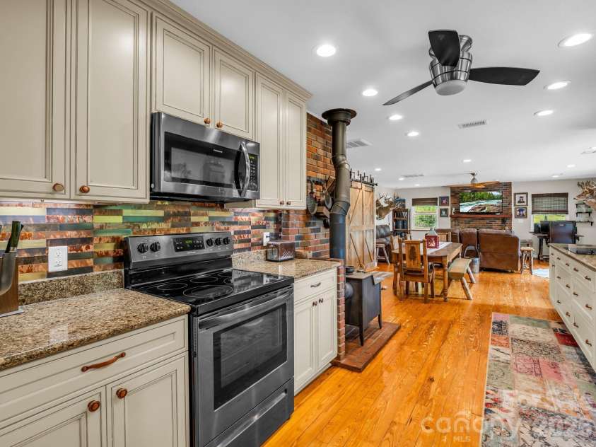 360 Shadow Lane, Green Mountain, NC 28740.  MLS# CAR4381079, YatesRealty ID 25534. Kitchen looking into living room