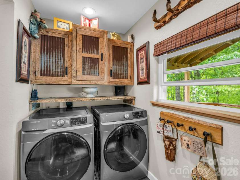 360 Shadow Lane, Green Mountain, NC 28740.  MLS# CAR4381079, YatesRealty ID 25534. Mud room with laundry