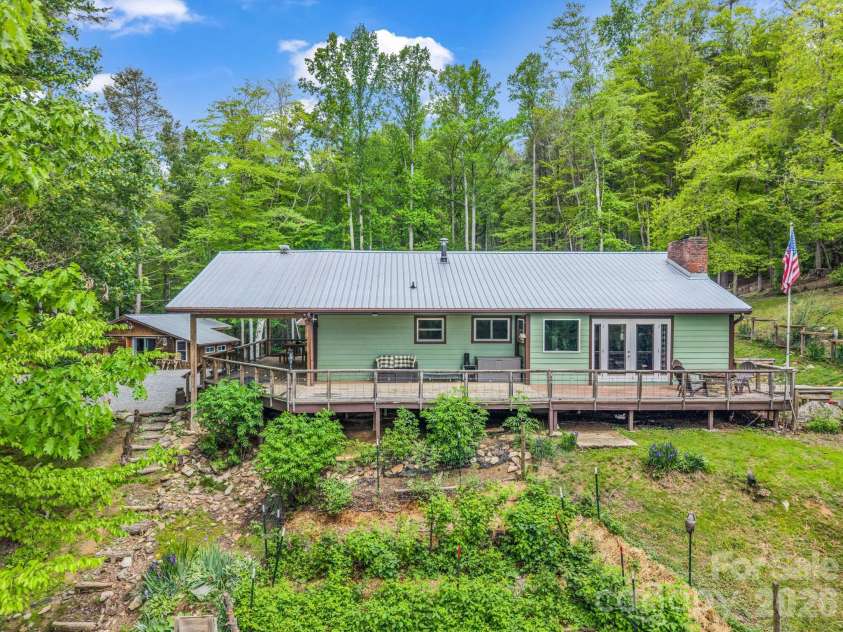 360 Shadow Lane, Green Mountain, NC 28740.  MLS# CAR4381079, YatesRealty ID 25534. Welcome to 360 Shadow Ln!