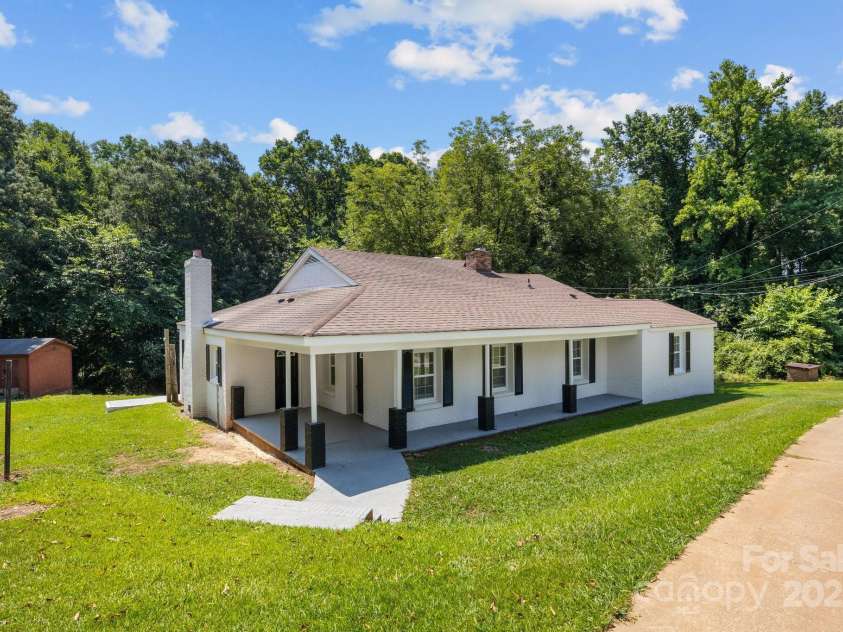 509 8th Avenue Extension, Cramerton, NC 28032.  MLS# CAR4275432, YatesRealty ID 25534. 