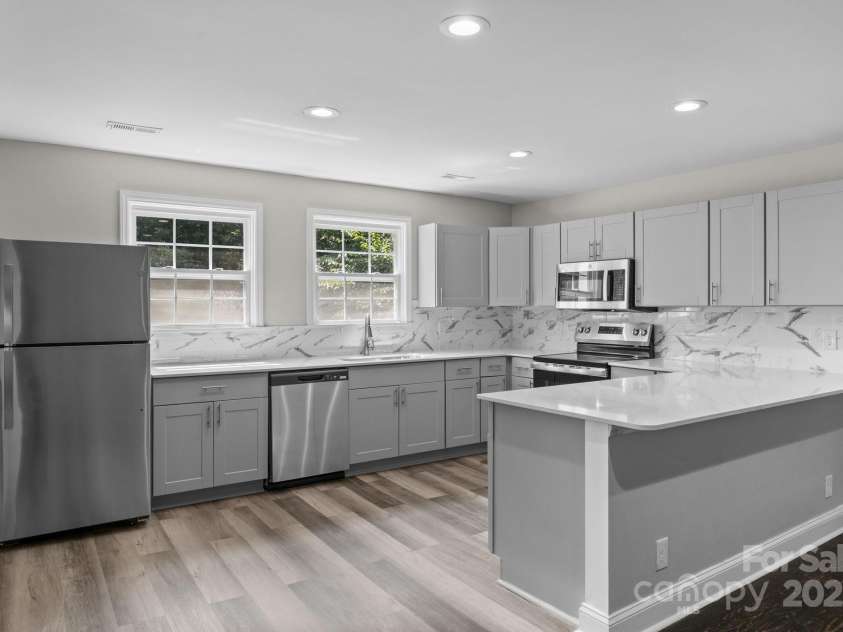 509 8th Avenue Extension, Cramerton, NC 28032.  MLS# CAR4275432, YatesRealty ID 25534. 