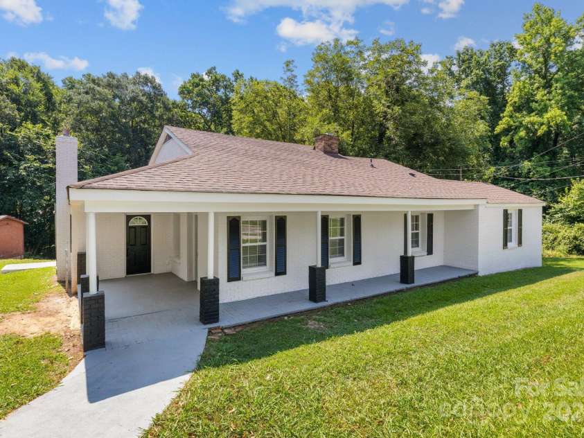 509 8th Avenue Extension, Cramerton, NC 28032.  MLS# CAR4275432, YatesRealty ID 25534. 