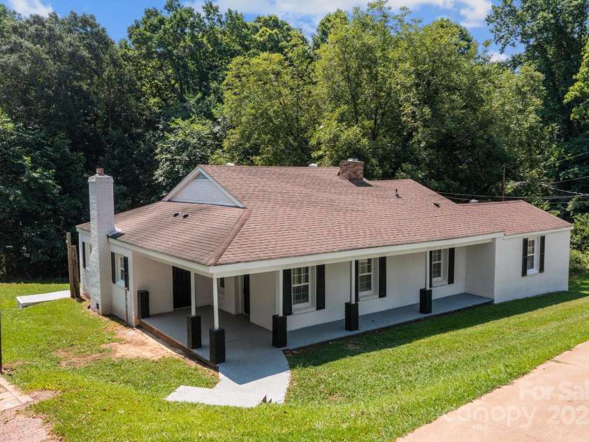 509 8th Avenue Extension, Cramerton, NC 28032.  MLS# CAR4275432, YatesRealty ID 25534. 