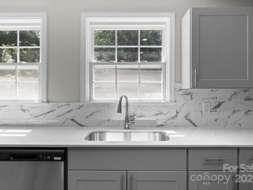 509 8th Avenue Extension, Cramerton, NC 28032.  MLS# CAR4275432, YatesRealty ID 25534. 