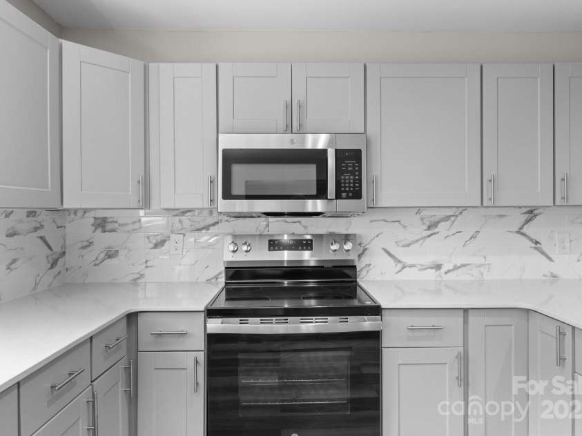 509 8th Avenue Extension, Cramerton, NC 28032.  MLS# CAR4275432, YatesRealty ID 25534. 