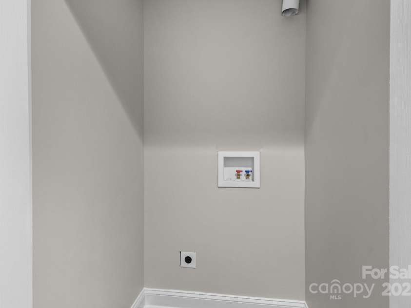 509 8th Avenue Extension, Cramerton, NC 28032.  MLS# CAR4275432, YatesRealty ID 25534. 